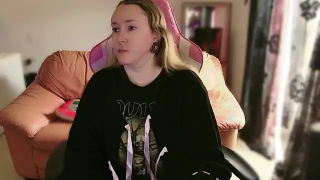 kisicaxx online show from 02.15.25