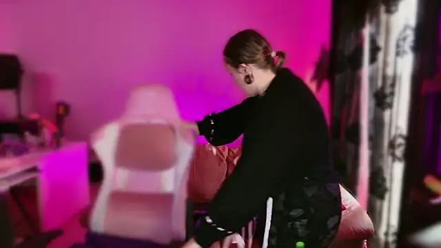 kisicaxx online show from 02.28.25