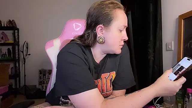 kisicaxx online show from 11.18.25