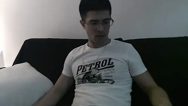 Snapshot of SebastianReiss chatting on 02.21.25 SebastianReiss online show from 02.21.25