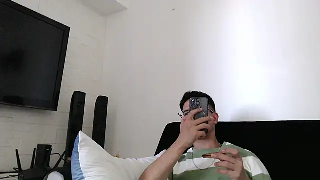 Snapshot of SebastianReiss chatting on 03.14.25 SebastianReiss online show from 03.14.25