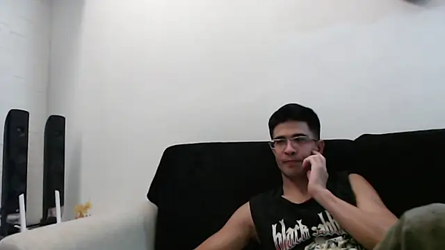 Snapshot of SebastianReiss chatting on 03.18.25 SebastianReiss online show from 03.18.25