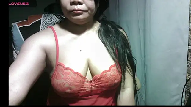Snapshot of Hotpinay43 chatting on 01.28.25 Hotpinay43 online show from 01.28.25