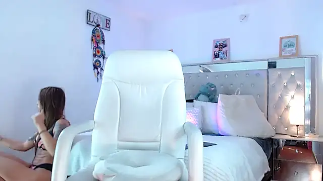 Snapshot of hollythomson chatting on 12.03.24 hollythomson online show from 12.03.24