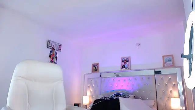 Snapshot of hollythomson chatting on 01.16.25 hollythomson online show from 01.16.25