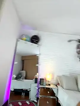 Snapshot of hollythomson chatting on 10.28.25 hollythomson online show from 10.28.25