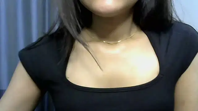 Snapshot of selen_5 chatting on 02.18.25 selen 5 online show from 02.18.25