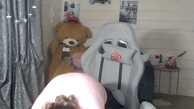 RubiLakros online show from 11.28.25