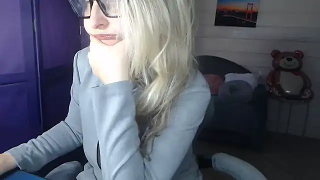 Snapshot of RubiLakros chatting on 04.27.26 RubiLakros online show from 04.27.26