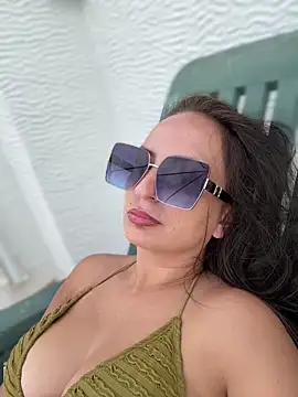 Snapshot of itsCassie chatting on 10.07.25 itsCassie online show from 10.07.25