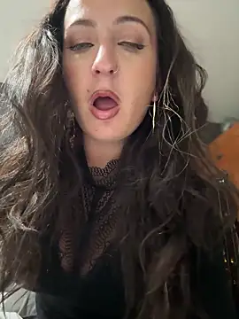 itsCassie online show from 12.16.25