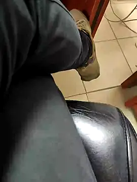 Snapshot of kayahan4 chatting on 01.28.25 kayahan4 online show from 01.28.25