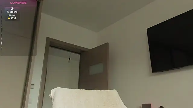 Snapshot of AmiraRosse chatting on 11.11.25 AmiraRosse online show from 11.11.25