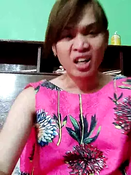 QueenSoreal online show from 10.04.25