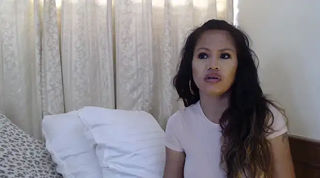 Snapshot of nareethai chatting on 02.15.25 nareethai online show from 02.15.25