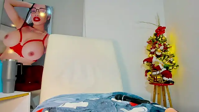 Snapshot of SQUIRTINGQUEEN11 chatting on 12.15.24 SQUIRTINGQUEEN11 online show from 12.15.24