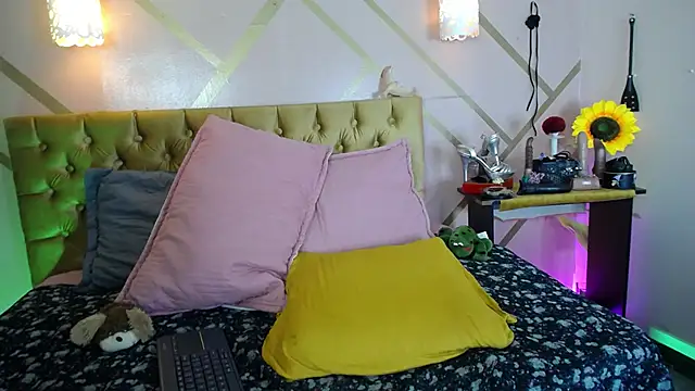 Snapshot of dove_mature chatting on 09.23.25 dove mature online show from 09.23.25