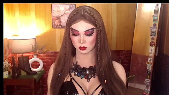 Snapshot of MagneticBeauty chatting on 09.14.25 MagneticBeauty online show from 09.14.25