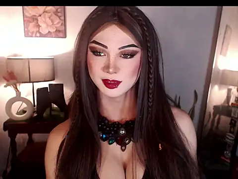 Snapshot of MagneticBeauty chatting on 09.23.25 MagneticBeauty online show from 09.23.25