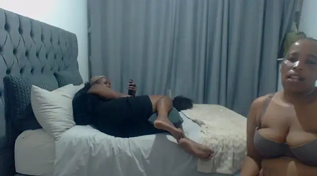 Snapshot of Samantha69x chatting on 03.19.25 Samantha69x online show from 03.19.25