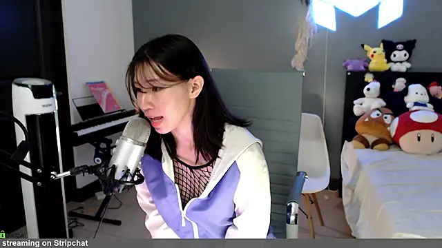 Snapshot of minarocket_ chatting on 04.25.26 minarocket online show from 04.25.26