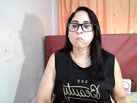 Snapshot of Indiankushy chatting on 12.18.25 Indiankushy online show from 12.18.25