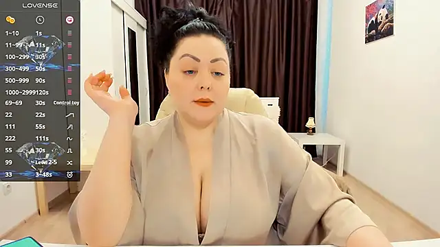 Nina Hopper online show from 02.27.25