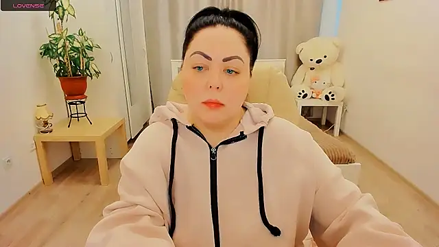 Nina Hopper online show from 04.03.26