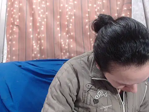 Snapshot of Venusluxodomme chatting on 05.11.26 Venusluxodomme online show from 05.11.26