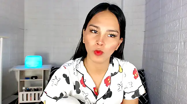 Snapshot of urnaughtydolly69 chatting on 02.28.25 urnaughtydolly69 online show from 02.28.25
