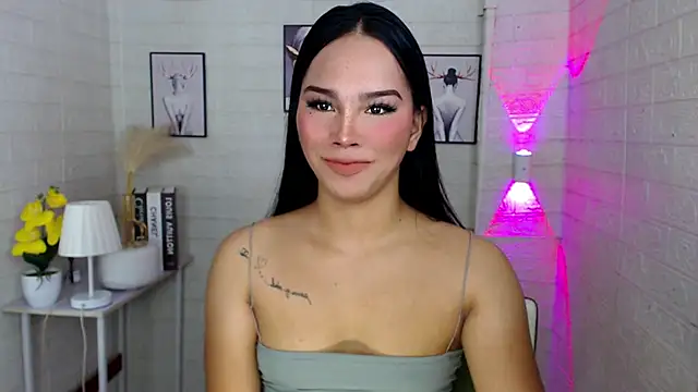 Snapshot of urnaughtydolly69 chatting on 10.21.25 urnaughtydolly69 online show from 10.21.25