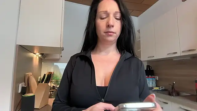 Viola Beck online show from 02.14.26