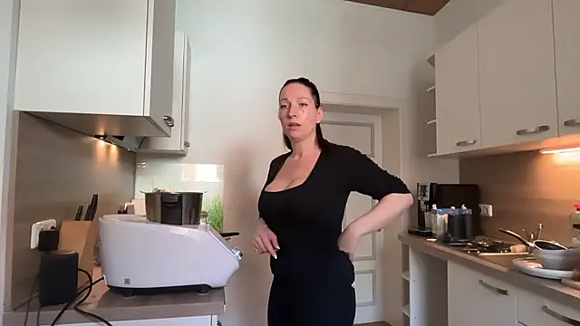 Viola Beck online show from 03.27.26