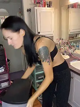 lolabunny9 online show from 12.20.24