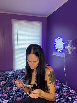 lolabunny9 online show from 12.20.24