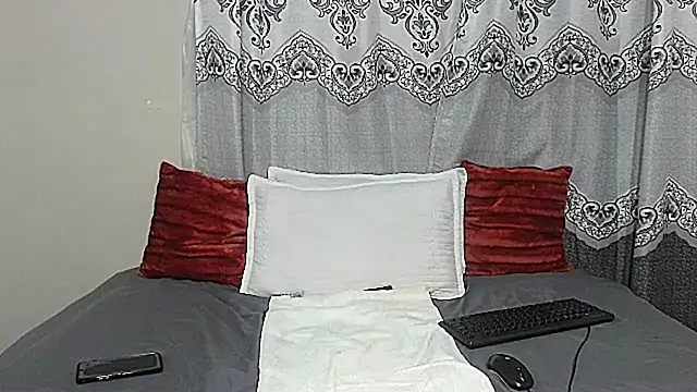 NikkyJigglesX online show from 10.04.25