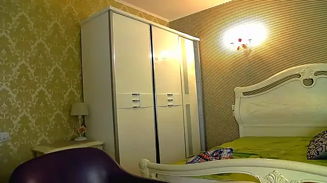 Evelyn Shy online show from 02.28.25