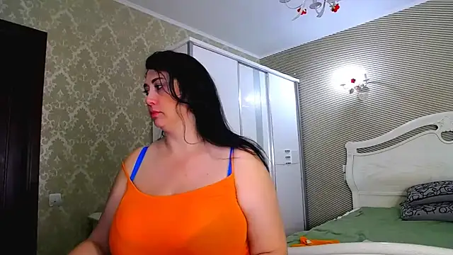 Evelyn Shy online show from 12.18.25