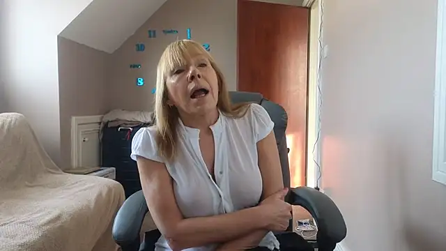 hollyjanesmith online show from 12.06.24