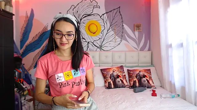 Snapshot of LinzyBaner chatting on 12.11.24 LinzyBaner online show from 12.11.24