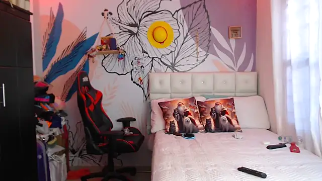 Snapshot of LinzyBaner chatting on 12.24.24 LinzyBaner online show from 12.24.24