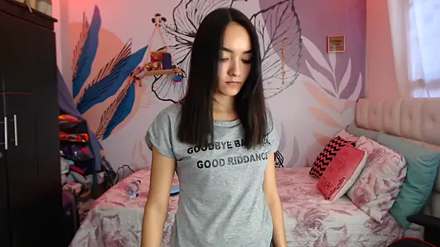 Snapshot of LinzyBaner chatting on 01.10.25 LinzyBaner online show from 01.10.25