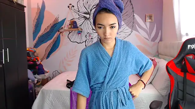 Snapshot of LinzyBaner chatting on 02.06.25 LinzyBaner online show from 02.06.25