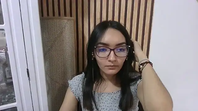 Snapshot of LinzyBaner chatting on 02.13.25 LinzyBaner online show from 02.13.25