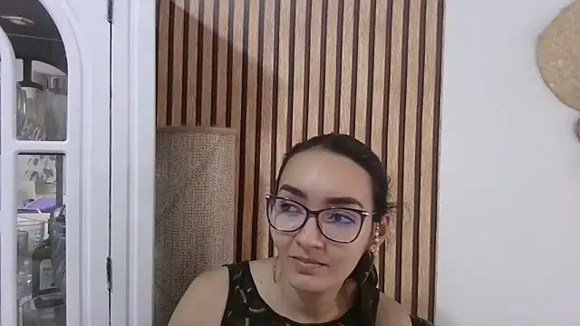 Snapshot of LinzyBaner chatting on 02.13.25 LinzyBaner online show from 02.13.25