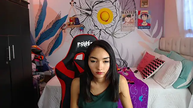 Snapshot of LinzyBaner chatting on 02.19.25 LinzyBaner online show from 02.19.25