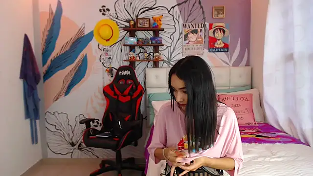 Snapshot of LinzyBaner chatting on 02.28.25 LinzyBaner online show from 02.28.25