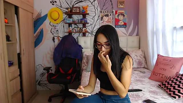 Snapshot of LinzyBaner chatting on 03.07.25 LinzyBaner online show from 03.07.25