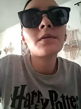 Snapshot of LinzyBaner chatting on 09.11.25 LinzyBaner online show from 09.11.25