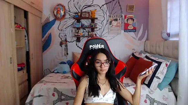 Snapshot of LinzyBaner chatting on 10.07.25 LinzyBaner online show from 10.07.25